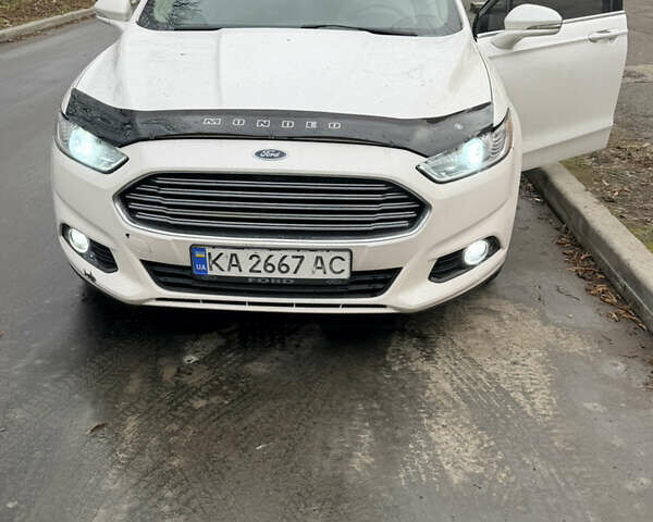 Білий Форд Фьюжен, об'ємом двигуна 2 л та пробігом 200 тис. км за 10500 $, фото 1 на Automoto.ua