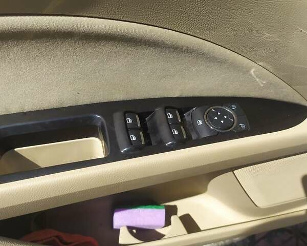 Белый Форд Фьюжн, объемом двигателя 2.49 л и пробегом 176 тыс. км за 8400 $, фото 12 на Automoto.ua