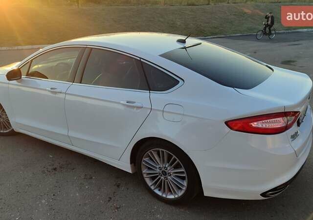 Білий Форд Фьюжен, об'ємом двигуна 2 л та пробігом 245 тис. км за 9200 $, фото 3 на Automoto.ua