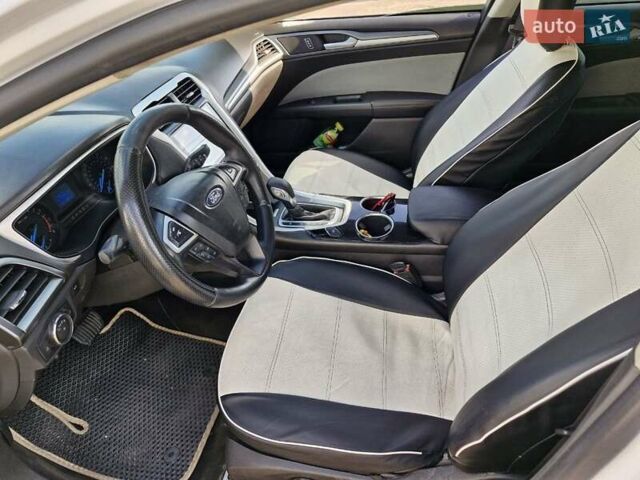 Форд Фьюжн 2013 в Николаеве на Automoto.ua Белый Форд Фьюжн, объемом двигателя 2.49 л и пробегом 181 тыс. км за 9999 $, фото 8 на Automoto.ua