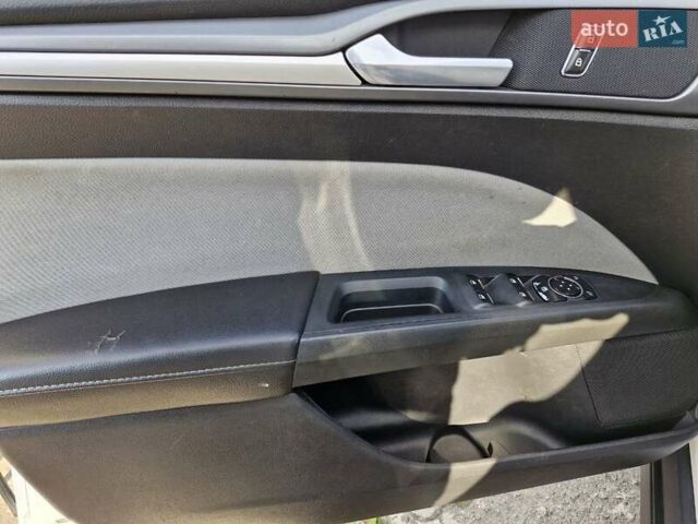 Форд Фьюжн 2013 в Николаеве на Automoto.ua Белый Форд Фьюжн, объемом двигателя 2.49 л и пробегом 181 тыс. км за 9999 $, фото 17 на Automoto.ua