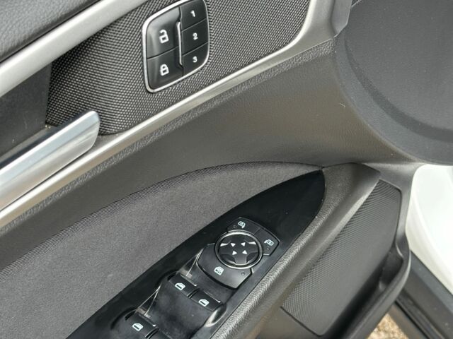 Форд Фьюжн 2013 в Кривом Роге на Automoto.ua Белый Форд Фьюжн, объемом двигателя 2.5 л и пробегом 177 тыс. км за 8900 $, фото 12 на Automoto.ua