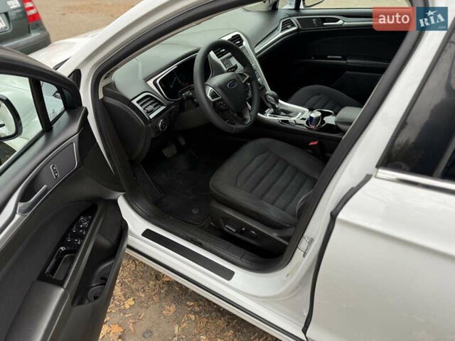 Белый Форд Фьюжн, объемом двигателя 2 л и пробегом 210 тыс. км за 10699 $, фото 8 на Automoto.ua