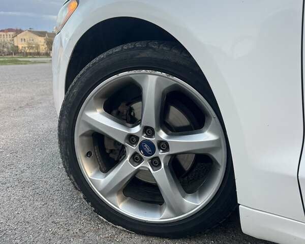 Білий Форд Фьюжен, об'ємом двигуна 2.5 л та пробігом 224 тис. км за 9200 $, фото 5 на Automoto.ua