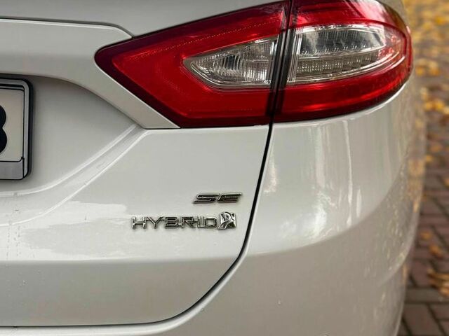 Білий Форд Фьюжен, об'ємом двигуна 2 л та пробігом 210 тис. км за 10999 $, фото 3 на Automoto.ua