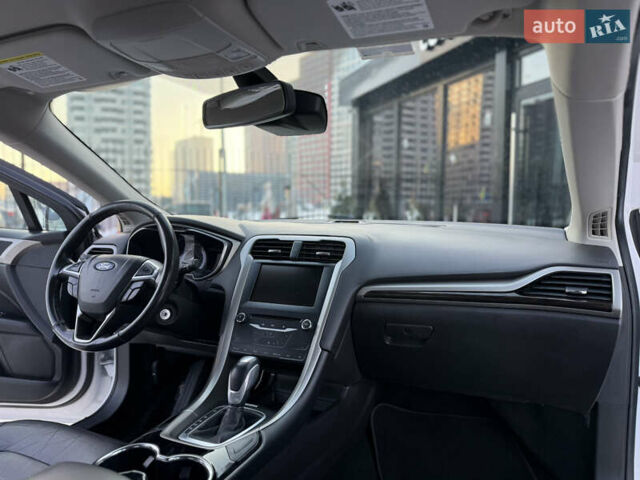 Білий Форд Фьюжен, об'ємом двигуна 2 л та пробігом 179 тис. км за 9500 $, фото 24 на Automoto.ua