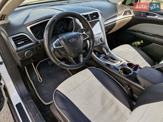 Форд Фьюжн 2013 в Николаеве на Automoto.ua Белый Форд Фьюжн, объемом двигателя 2.49 л и пробегом 181 тыс. км за 9999 $, фото 9 на Automoto.ua