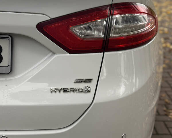 Белый Форд Фьюжн, объемом двигателя 2 л и пробегом 210 тыс. км за 10699 $, фото 3 на Automoto.ua