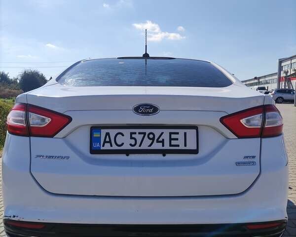 Белый Форд Фьюжн, объемом двигателя 2 л и пробегом 265 тыс. км за 7300 $, фото 2 на Automoto.ua
