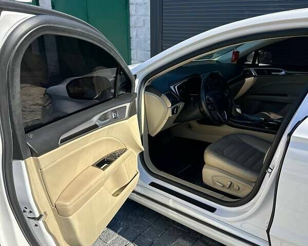 Белый Форд Фьюжн, объемом двигателя 2 л и пробегом 185 тыс. км за 10500 $, фото 10 на Automoto.ua