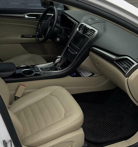 Белый Форд Фьюжн, объемом двигателя 2 л и пробегом 220 тыс. км за 11700 $, фото 13 на Automoto.ua