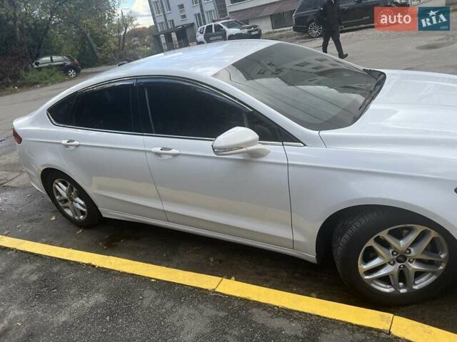 Форд Фьюжн 2013 в Киеве на Automoto.ua Белый Форд Фьюжн, объемом двигателя 2.49 л и пробегом 247 тыс. км за 9100 $, фото 6 на Automoto.ua