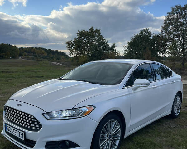 Форд Фьюжн 2014 в Яворове на Automoto.ua Белый Форд Фьюжн, объемом двигателя 2 л и пробегом 323 тыс. км за 10999 $, фото 1 на Automoto.ua
