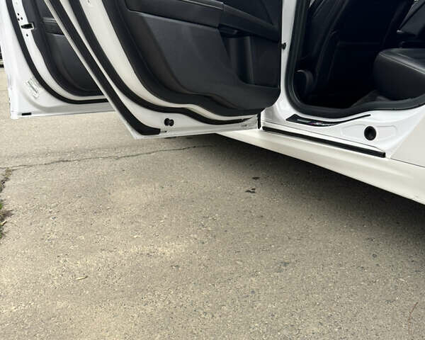 Белый Форд Фьюжн, объемом двигателя 2 л и пробегом 217 тыс. км за 9000 $, фото 14 на Automoto.ua