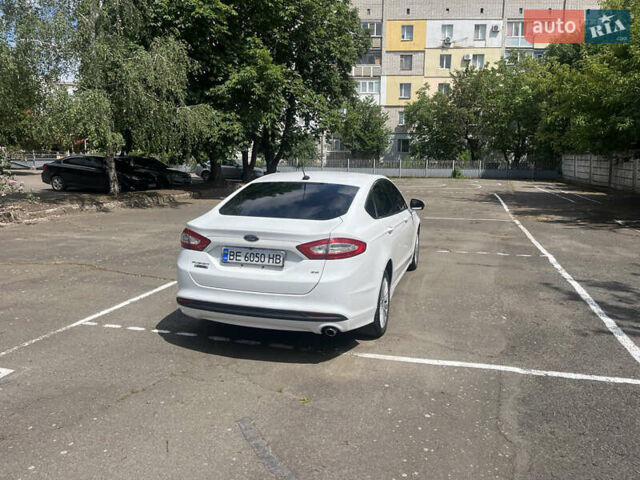 Білий Форд Фьюжен, об'ємом двигуна 2 л та пробігом 125 тис. км за 12000 $, фото 4 на Automoto.ua