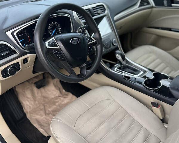 Белый Форд Фьюжн, объемом двигателя 2.49 л и пробегом 168 тыс. км за 10500 $, фото 7 на Automoto.ua