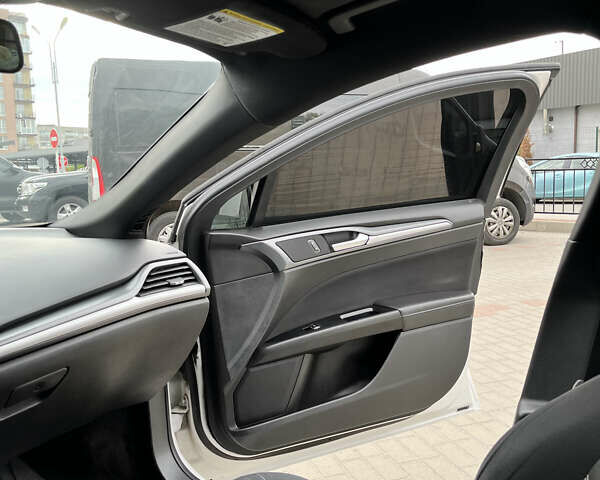 Белый Форд Фьюжн, объемом двигателя 2.5 л и пробегом 180 тыс. км за 13700 $, фото 43 на Automoto.ua