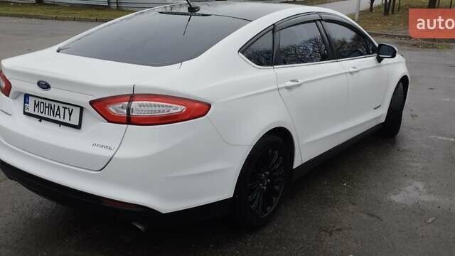 Белый Форд Фьюжн, объемом двигателя 2 л и пробегом 240 тыс. км за 11800 $, фото 1 на Automoto.ua