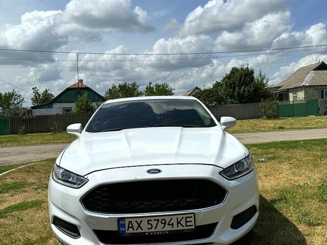 Белый Форд Фьюжн, объемом двигателя 2.5 л и пробегом 140 тыс. км за 9000 $, фото 2 на Automoto.ua