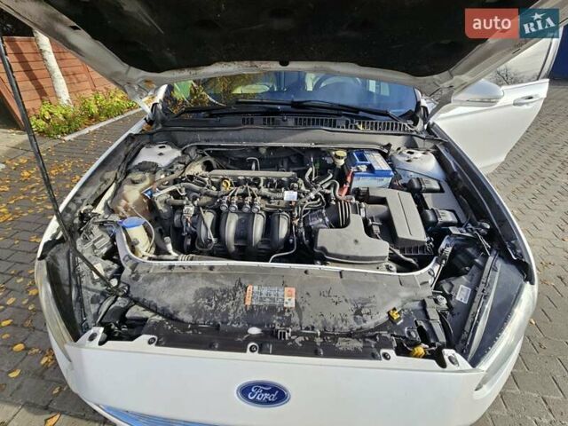 Білий Форд Фьюжен, об'ємом двигуна 2.49 л та пробігом 247 тис. км за 9500 $, фото 2 на Automoto.ua