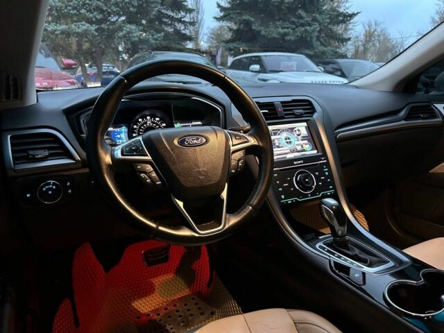 Білий Форд Фьюжен, об'ємом двигуна 2 л та пробігом 183 тис. км за 10500 $, фото 13 на Automoto.ua