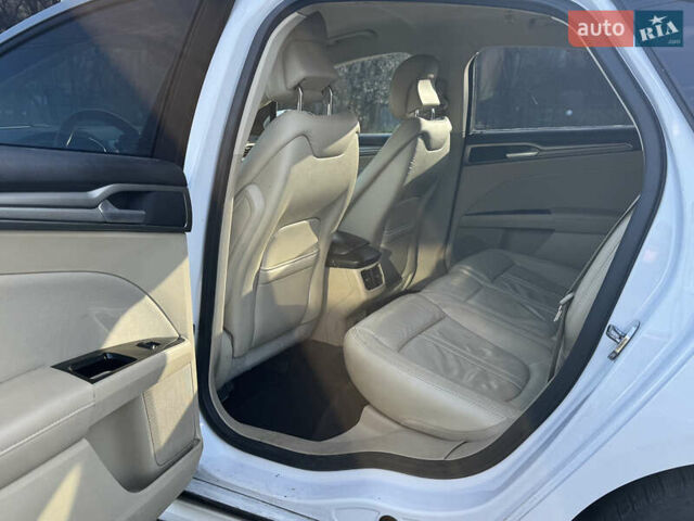 Белый Форд Фьюжн, объемом двигателя 2.5 л и пробегом 147 тыс. км за 11500 $, фото 11 на Automoto.ua