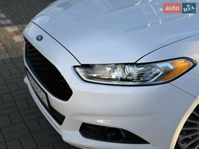 Белый Форд Фьюжн, объемом двигателя 2 л и пробегом 225 тыс. км за 11000 $, фото 3 на Automoto.ua