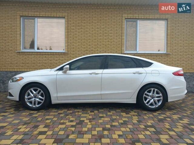 Форд Фьюжн 2014 в Красноград на Automoto.ua Белый Форд Фьюжн, объемом двигателя 2.5 л и пробегом 180 тыс. км за 10500 $, фото 2 на Automoto.ua