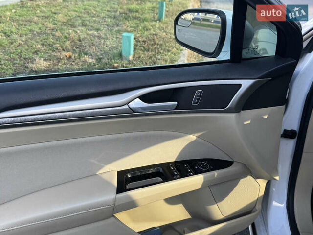 Белый Форд Фьюжн, объемом двигателя 2.5 л и пробегом 147 тыс. км за 11500 $, фото 10 на Automoto.ua