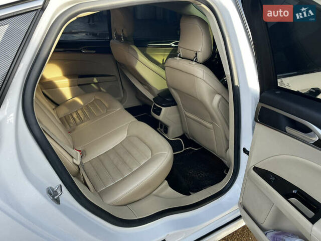Форд Фьюжн 2014 в Одессе на Automoto.ua Белый Форд Фьюжн, объемом двигателя 2 л и пробегом 186 тыс. км за 12500 $, фото 6 на Automoto.ua