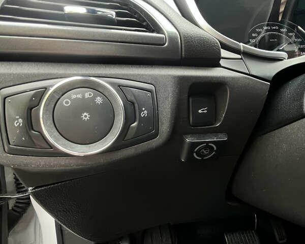 Белый Форд Фьюжн, объемом двигателя 2.5 л и пробегом 180 тыс. км за 13700 $, фото 46 на Automoto.ua