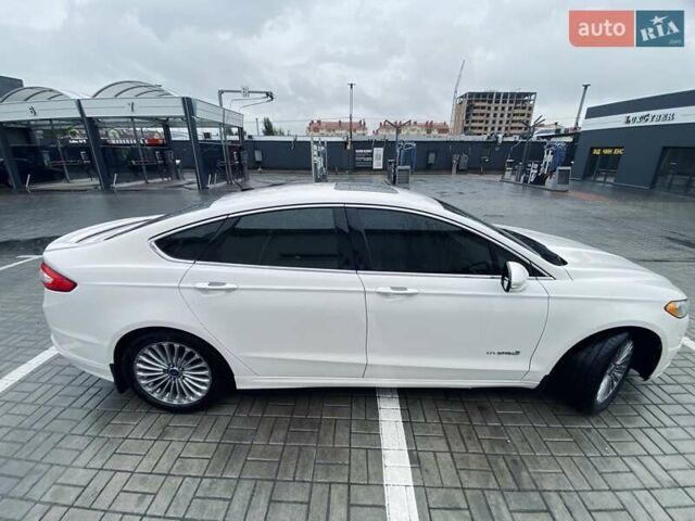 Білий Форд Фьюжен, об'ємом двигуна 2 л та пробігом 164 тис. км за 13200 $, фото 4 на Automoto.ua
