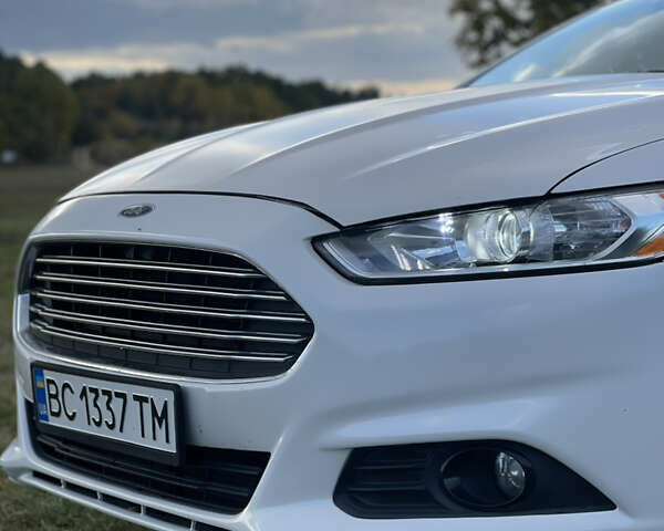 Форд Фьюжн 2014 в Яворове на Automoto.ua Белый Форд Фьюжн, объемом двигателя 2 л и пробегом 323 тыс. км за 10999 $, фото 3 на Automoto.ua