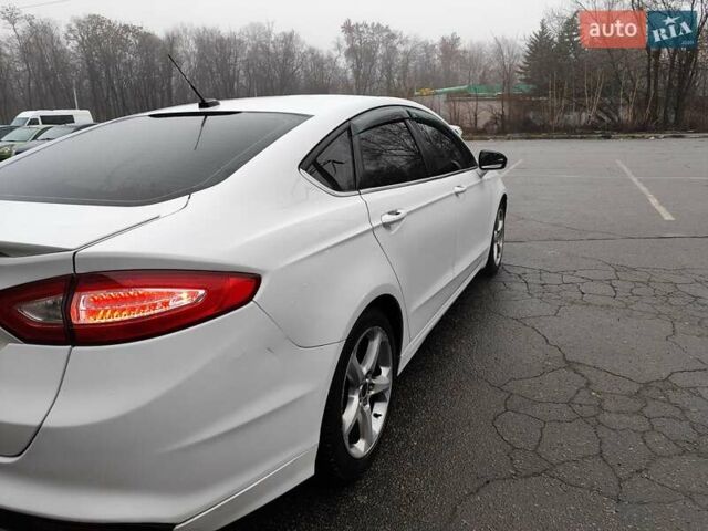 Белый Форд Фьюжн, объемом двигателя 2.5 л и пробегом 216 тыс. км за 8500 $, фото 5 на Automoto.ua