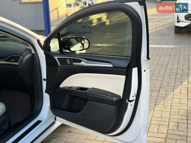Белый Форд Фьюжн, объемом двигателя 2 л и пробегом 225 тыс. км за 11000 $, фото 12 на Automoto.ua