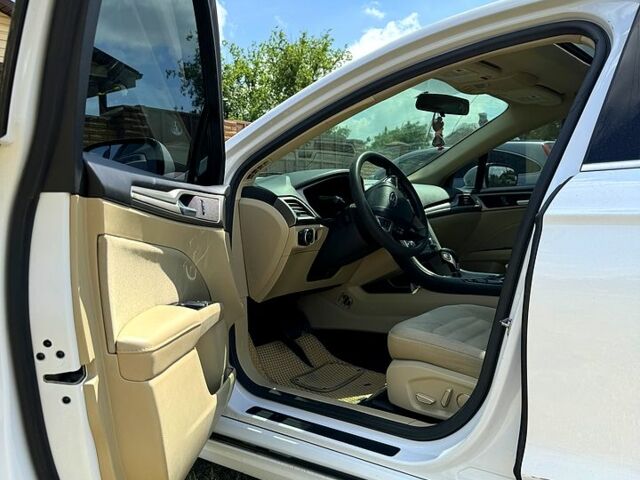 Белый Форд Фьюжн, объемом двигателя 2.5 л и пробегом 140 тыс. км за 9000 $, фото 7 на Automoto.ua