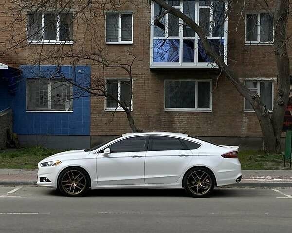 Белый Форд Фьюжн, объемом двигателя 2 л и пробегом 149 тыс. км за 12000 $, фото 5 на Automoto.ua