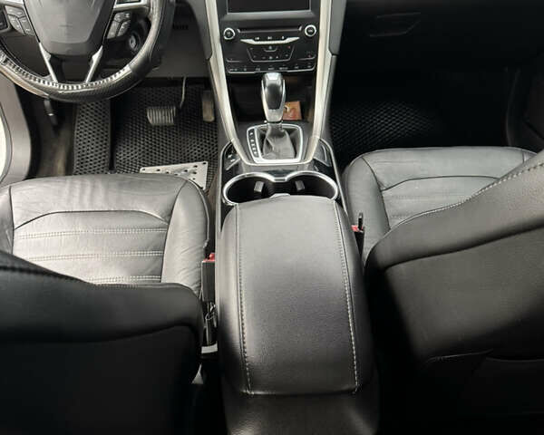 Белый Форд Фьюжн, объемом двигателя 2 л и пробегом 217 тыс. км за 9000 $, фото 13 на Automoto.ua