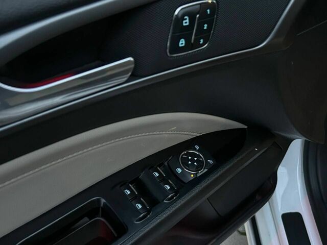 Білий Форд Фьюжен, об'ємом двигуна 2 л та пробігом 183 тис. км за 10500 $, фото 7 на Automoto.ua