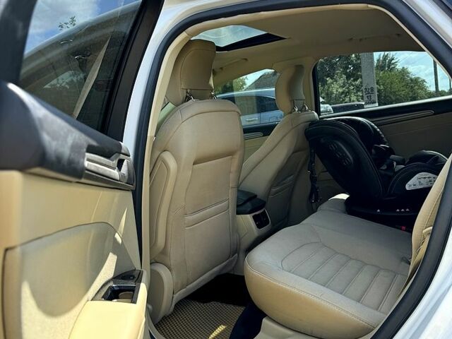 Белый Форд Фьюжн, объемом двигателя 2.5 л и пробегом 140 тыс. км за 9000 $, фото 8 на Automoto.ua