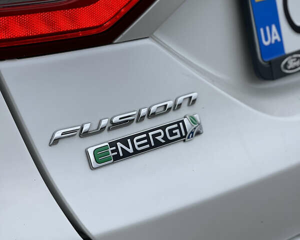 Белый Форд Фьюжн, объемом двигателя 2 л и пробегом 266 тыс. км за 10999 $, фото 6 на Automoto.ua