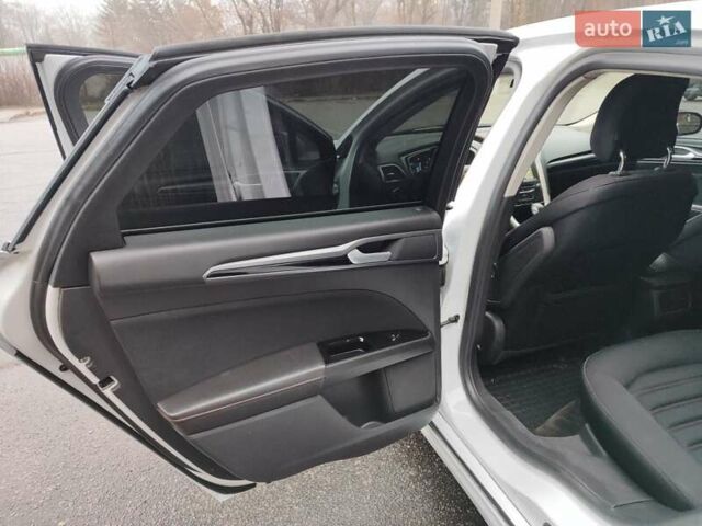 Белый Форд Фьюжн, объемом двигателя 2.5 л и пробегом 216 тыс. км за 8500 $, фото 9 на Automoto.ua