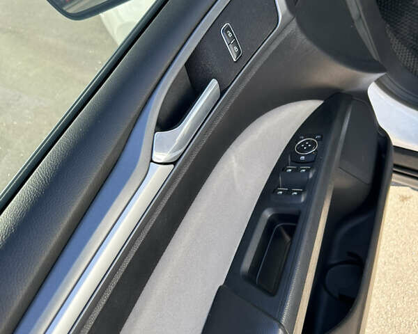 Білий Форд Фьюжен, об'ємом двигуна 2.49 л та пробігом 215 тис. км за 9850 $, фото 12 на Automoto.ua