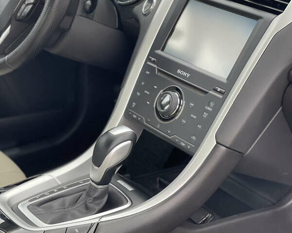 Белый Форд Фьюжн, объемом двигателя 2 л и пробегом 266 тыс. км за 10999 $, фото 16 на Automoto.ua