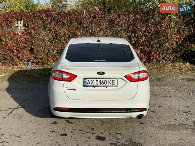 Білий Форд Фьюжен, об'ємом двигуна 2 л та пробігом 176 тис. км за 12000 $, фото 4 на Automoto.ua