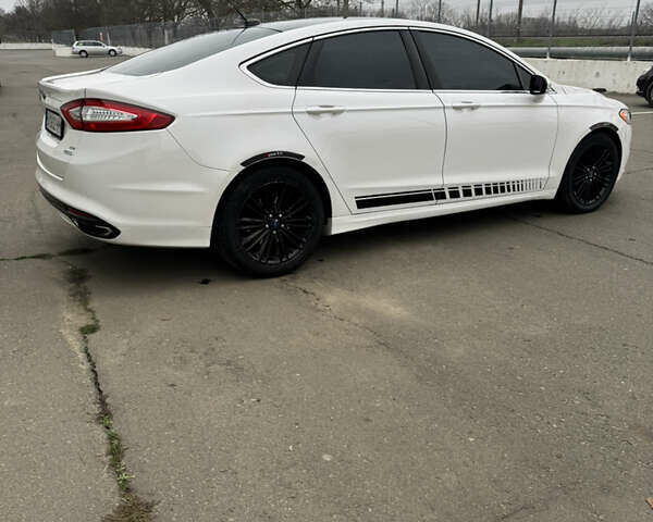 Белый Форд Фьюжн, объемом двигателя 2 л и пробегом 217 тыс. км за 9000 $, фото 6 на Automoto.ua