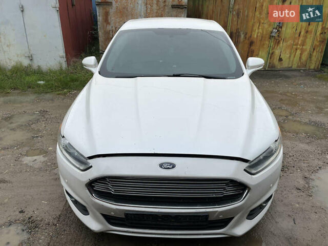 Білий Форд Фьюжен, об'ємом двигуна 2 л та пробігом 290 тис. км за 7500 $, фото 3 на Automoto.ua