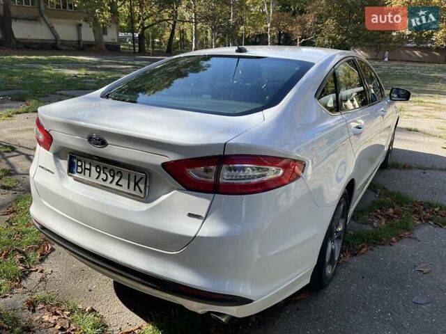 Білий Форд Фьюжен, об'ємом двигуна 2.49 л та пробігом 147 тис. км за 9800 $, фото 5 на Automoto.ua