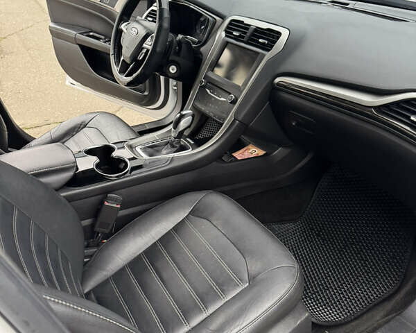 Белый Форд Фьюжн, объемом двигателя 2 л и пробегом 217 тыс. км за 9000 $, фото 18 на Automoto.ua