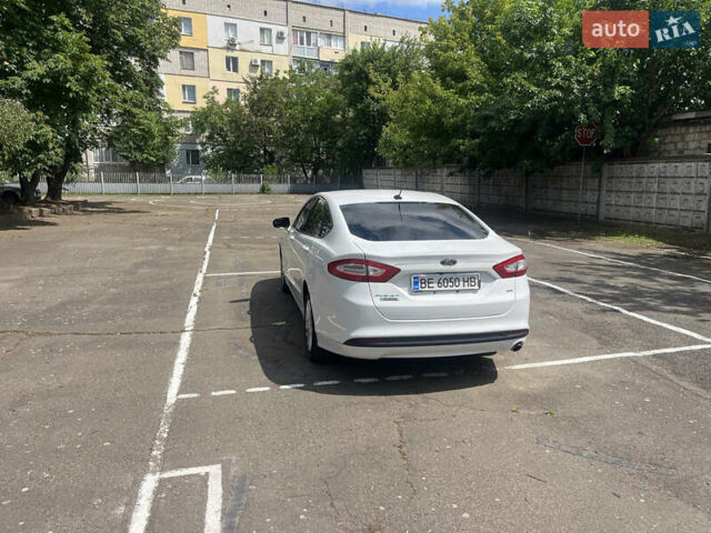 Білий Форд Фьюжен, об'ємом двигуна 2 л та пробігом 125 тис. км за 12000 $, фото 5 на Automoto.ua